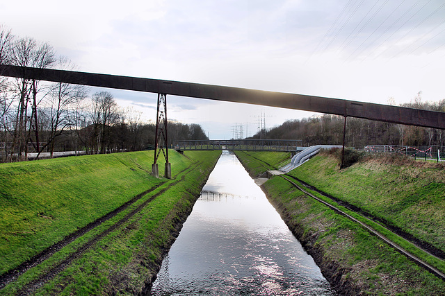 Alte Förderbandbrücke über der Emscher (Nordsternpark, Gelsenkirchen-Horst) / 2.03.2024