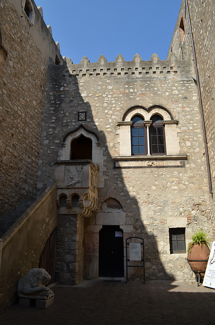 Taormina, Palazzo Corvaja