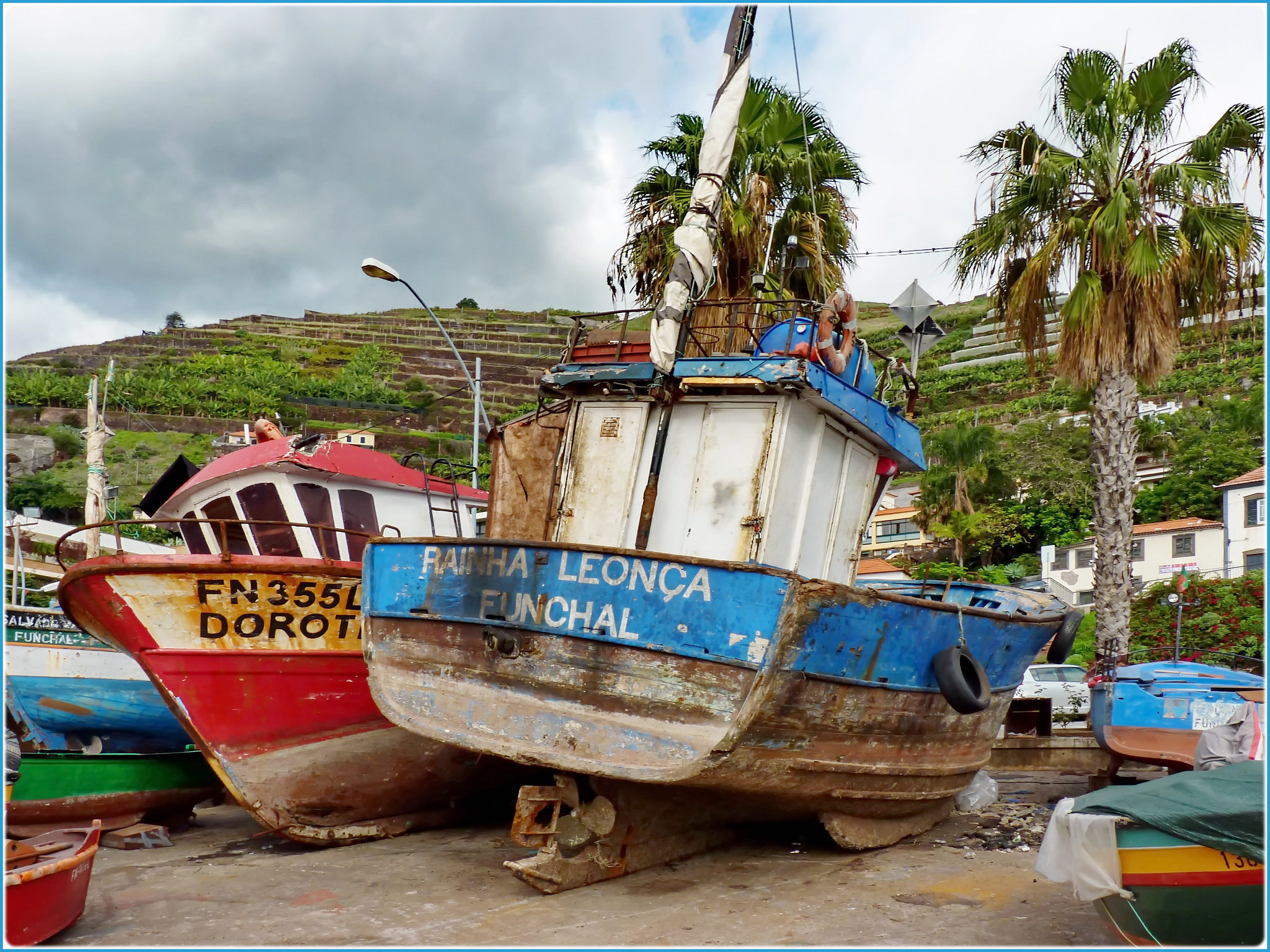 Funchal : In queste vecchie barche sulla piccola spiaggia c'è la storia di Câmara De Lobos