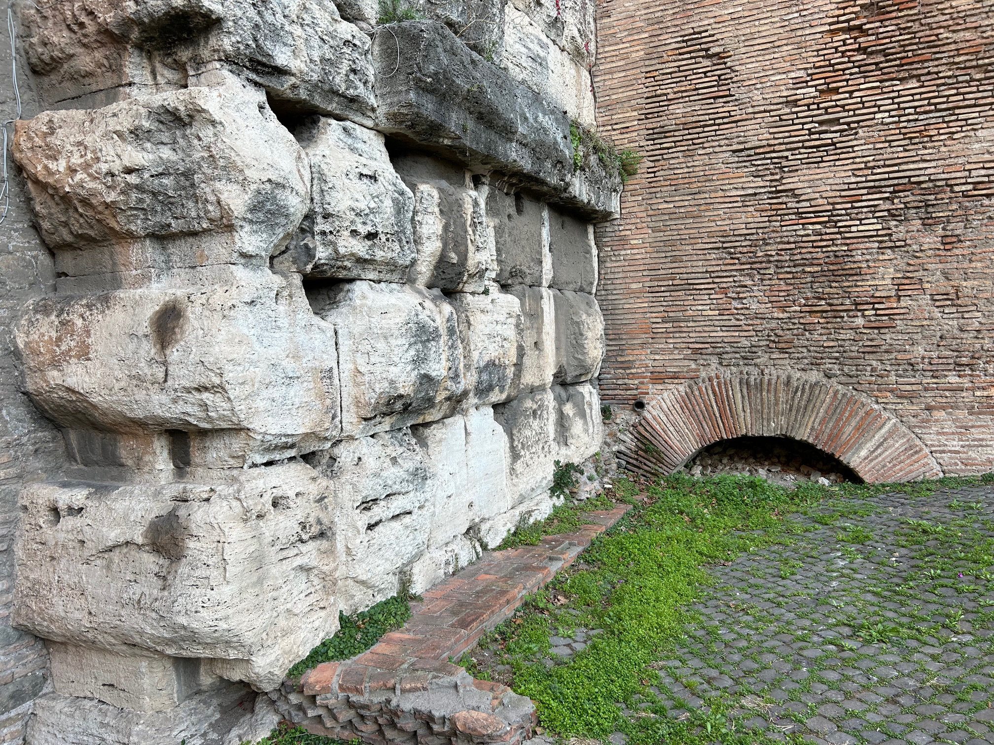 Roman walls, different materials.