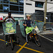 les poubelles roulent à vélo pendant le festival