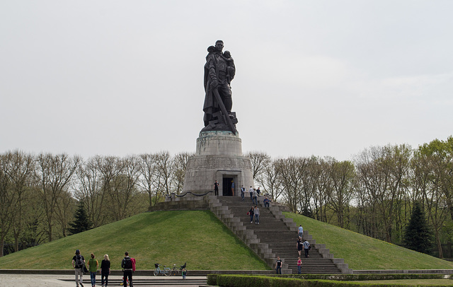 Berlin Soviet War Memorial Treptower  (#2665)